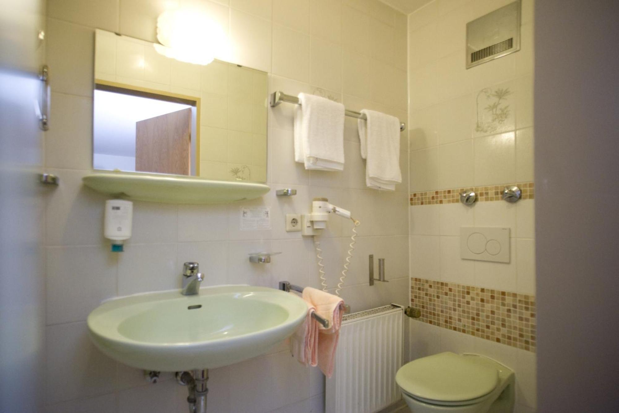 Hotel Flora Dormagen Eksteriør billede
